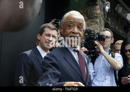 HARLEM, NEW YORK : 29 avril : Le Révérend Al Sharpton & South Bend, Maire de Pete Buttigieg déjeuner au restaurant Sylvia's pour discuter de la politique de l'époque le 29 avril 2019 dans le Harlem de New York City. Crédit photo : Mpi43/MediaPunch Banque D'Images