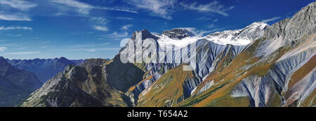 Regardez à la Zugspitze, la plus haute montagne d'Allemagne Banque D'Images