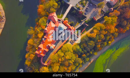 Panorama de Cracovie, en Pologne, avec château royal de Wawel, Vistule en automne. Vue aérienne au coucher du soleil 2019 Banque D'Images