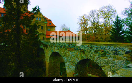 Pont sur la rivière en Pologne 2019 Banque D'Images