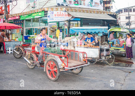 Mae Sot, Thaïlande - 3 Février 2019 : Typrical le transport dans la zone de marché. La plupart des marchandises sont transportées de cette façon. Banque D'Images