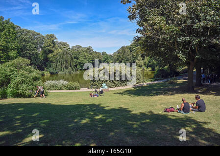 Le Orstedsparken est un des parcs construit plus anciennes fortifications qui protégeaient Copenhague jusqu'à ce que les années 1850. Ils ont tous des lacs qui sont rem Banque D'Images