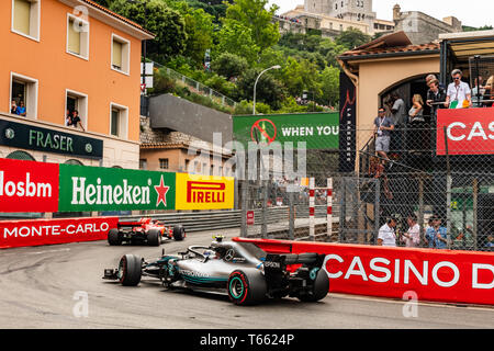 Monte Carlo / Monaco - 05/27/2018 - # 7 Kimi Raikkonen (FIN, Ferrari) et # 77 Valtteri Bottas (FIN, Mercedes) dans leur course longue bataille pendant le Monaco Banque D'Images