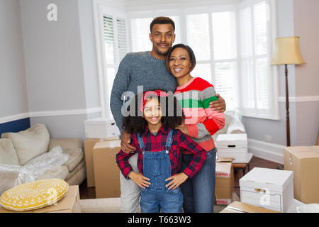 Happy Family portrait d'un déménagement Banque D'Images
