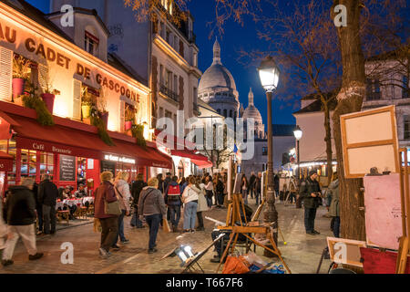 Platz Place du Tertre et basilique du Sacré Cœur, dans der Abenddämmerung, Montmartre, Paris, Frankreich | square de la Place du Tertre et du Sacré Coeur, Ba Banque D'Images