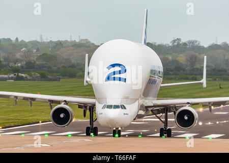 Avions de transport Airbus Beluga numéro 2 à Hawarden airport. Banque D'Images
