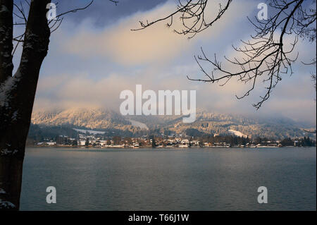 Belle vue sur le lac Tegernsee, Bavière, Allemagne Banque D'Images