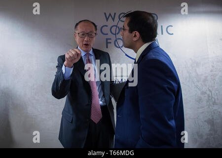 Ancien président de la Banque mondiale, Jim Yong Kim, lors du Forum économique mondial de Davos. Banque D'Images