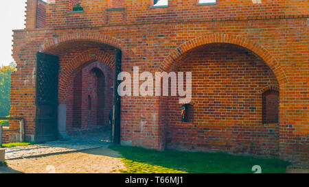 Entrée de la mosquée - en Pologne - 2019 - brique rouge Banque D'Images