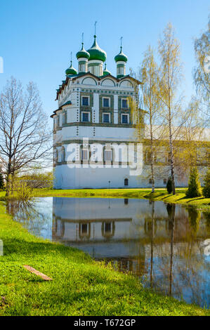 Veliki Novgorod, Russie. Eglise de St Jean l'Evangéliste avec l'église réfectoire de l'Ascension en Vyazhischsky stauropegic - monastère Nicholas Banque D'Images