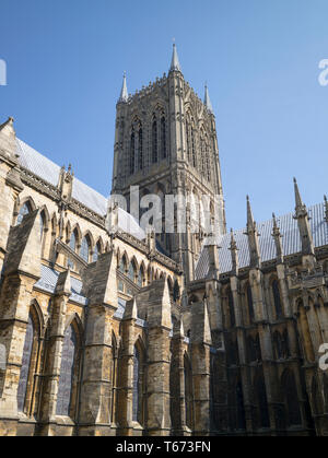 L'extérieur de la tour de passage, nef et transept sud de la cathédrale de Lincoln Banque D'Images