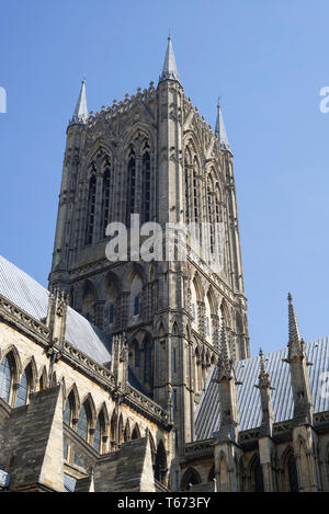 L'extérieur de la tour de passage, nef et transept sud de la cathédrale de Lincoln Banque D'Images