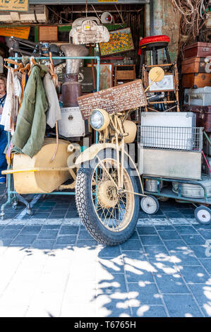 Israël, Tel Aviv - 19 Avril 2019 : Shuk hapishpeshim marché aux puces Banque D'Images