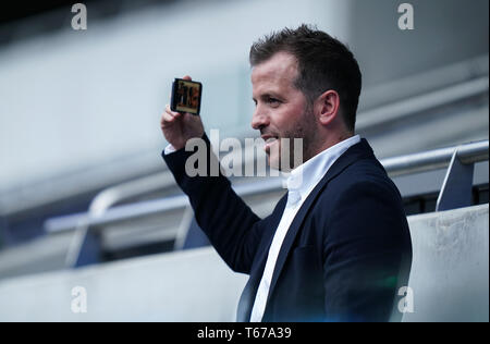 Ajax manager Erik dix Hag et entraîneur assistant Alfred Schreuder durant la conférence de presse à Tottenham Hotspur Stadium, Londres. Banque D'Images