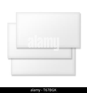 Ensemble d'enveloppes blanc isolé sur fond blanc. Banque D'Images