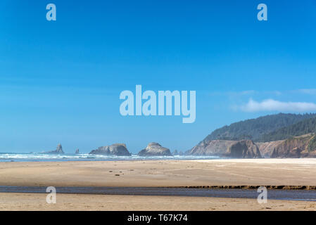 Vue de la plage de Cannon Beach, Oregon Banque D'Images