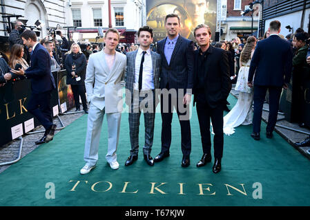 Patrick Gibson (à gauche), Anthony Boyle, Nicholas Hoult, Tom Glynn-Carney et assister à la première du Royaume-Uni à Tolkien Curzon Mayfair, Londres Banque D'Images