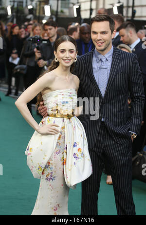 Lily Collins et Nicholas Hoult assistant à la Tolkien UK premiere tenue au Curzon Mayfair, Londres. Banque D'Images