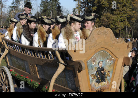 Leonhardifahrt ou Leonhardiritt, une procession avec gerbes, une tradition bavaroise, Allemagne du Sud Banque D'Images