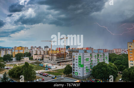 Au cours de la foudre. Tempête dans la ville. Banque D'Images