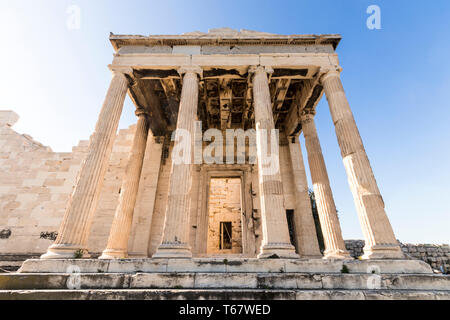 Athènes, Grèce. L'Erechtheion, un ancien temple grec sur le côté nord de l'Acropole dédié à Athéna et Poséidon Banque D'Images