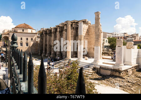Athènes, Grèce. Bibliothèque d'Hadrien, une bibliothèque créée par l'ancien empereur romain Hadrien dans AD 132 sur le côté nord de l'Acropole Banque D'Images