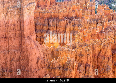 Les formations rocheuses en vue de l'Amphithéâtre de Bryce Sunset Point. Bryce Canyon National Park, Utah, USA. Banque D'Images