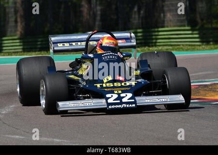Imola, 27 avril 2019 Historique 1976 : F1 Ensign ex Ronnie Kessel entraîné par Alex Caffi Minardi en action lors d'une journée historique en 2019 Circuit d'Imola Banque D'Images