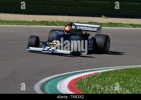 Imola, 27 avril 2019 Historique 1976 : F1 Ensign ex Ronnie Kessel entraîné par Alex Caffi Minardi en action lors d'une journée historique en 2019 Circuit d'Imola Banque D'Images