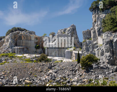 Portorož en carrière sur l'île de Palmaria, juste à côté de la Spezia, Ligurie, Italie, Europe. Désaffectée. Banque D'Images