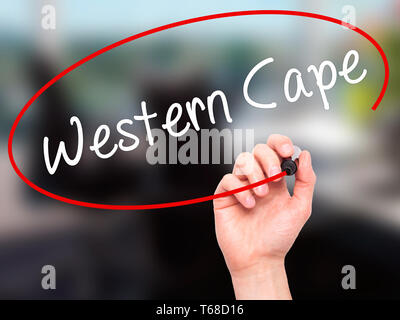 Man main écrit Western Cape avec marqueur noir sur l'écran visuel. Banque D'Images