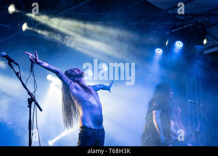 Milan, Italie - 26 Avril 2019 : folk metal FINNTROLL bande d'Helsinki, Finlande fonctionne à l'Insubria Festival à Marcallo con Casone. Brambilla Simone Banque D'Images