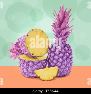 Ananas peint sur un fond de couleur Banque D'Images