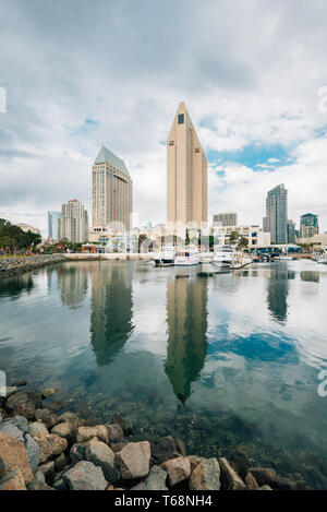 Le centre-ville et un port de plaisance à l'Embarcadero à San Diego, Californie Banque D'Images
