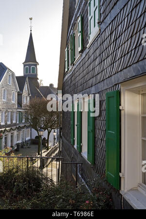 Vieille ville et église évangélique de Graefrath, Solingen, Nord-Rhénanie-Westphalie, Allemagne Banque D'Images