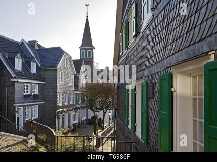 Vieille ville et église évangélique de Graefrath, Solingen, Nord-Rhénanie-Westphalie, Allemagne Banque D'Images