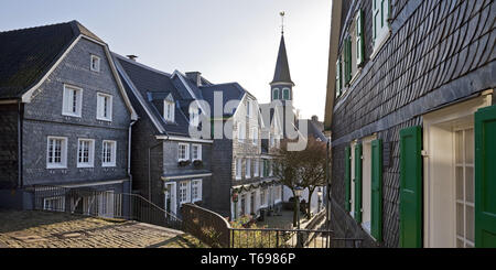 Vieille ville et église évangélique de Graefrath, Solingen, Nord-Rhénanie-Westphalie, Allemagne Banque D'Images