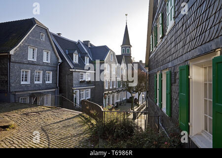 Vieille ville et église évangélique de Graefrath, Solingen, Nord-Rhénanie-Westphalie, Allemagne Banque D'Images