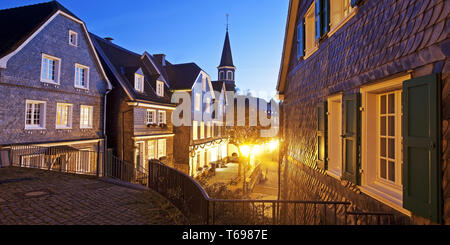 Vieille ville et église évangélique de Graefrath, Solingen, Nord-Rhénanie-Westphalie, Allemagne Banque D'Images