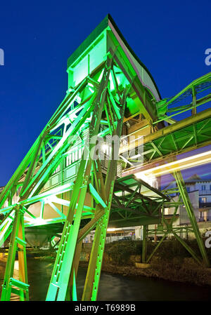 La gare la suspension Wuppertal lumineux Werther Bruecke, Rhénanie du Nord-Westphalie, Allemagne Banque D'Images