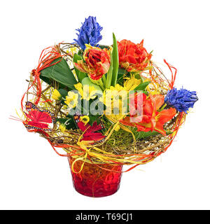 Bouquet de fleurs colorées en rouge vase isolé sur fond blanc. Banque D'Images