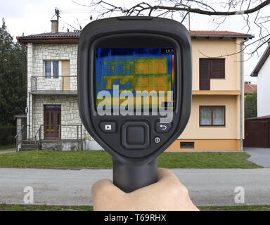 Maisons semi-détachée de l'appareil photo infrarouge Banque D'Images