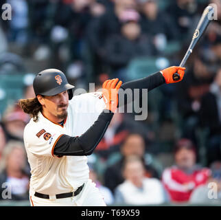 San Francisco, Californie, USA. Apr 29, 2019. Le lanceur partant des Giants de San Francisco Jeff Samardzija (29) balançoires lors d'une deuxième manche à la batte, au cours d'un match de la MLB entre les Dodgers de Los Angeles et les Giants de San Francisco au parc d'Oracle à San Francisco, Californie. Valerie Shoaps/CSM/Alamy Live News Banque D'Images