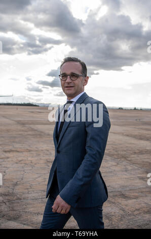 Brasilia, Brésil. Apr 29, 2019. Heiko Maas (SPD), Ministre des affaires étrangères de la République fédérale d'Allemagne, arrive à l'aéroport Presidente Juscelino Kubitschek. La Maas voyage en Amérique latine est le prélude à une offensive politique et économique pour renforcer les relations avec le continent. Credit : Fabian Sommer/dpa/Alamy Live News Banque D'Images