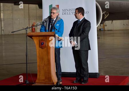 Schilling ROLAND - STEFANO CANDIANI- conférence de presse - L'AÉROPORT DE LA MER EVAQUAZIONE E (CLAUDIO SISTO/Fotogramma, ROME - 2019-04-29) p.s. la foto e' utilizzabile nel rispetto del contesto dans cui e' stata scattata, e senza intento del diffamatorio decoro delle persone rappresentate Banque D'Images