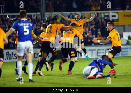 Newport, Royaume-Uni. Apr 30, 2019. Newport célèbrent leur premier but au cours de l'EFL Sky Bet League 2 Correspondance entre le comté de Newport et à Oldham Athletic Rodney Parade, Newport, Pays de Galles le 30 avril 2019. Photo par Dave Peters. Usage éditorial uniquement, licence requise pour un usage commercial. Aucune utilisation de pari, de jeux ou d'un seul club/ligue/dvd publications. Credit : UK Sports Photos Ltd/Alamy Live News Banque D'Images