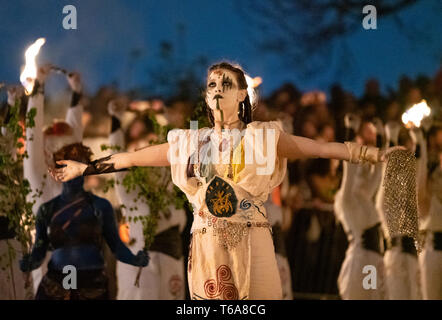 Artistes du Festival Beltane sur Calton Hill, Édimbourg, Écosse, Royaume-Uni Banque D'Images