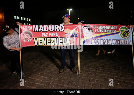 Sao Paulo, Brésil. Apr 30, 2019. Manifestation de soutien pour Juan Guaido à Sao Paulo - Les partisans de l'auto-proclamé Président par intérim du Venezuela, Juan Guaido ont organisé une manifestation le soir de ce mardi, 30e, en face de MASP, à l'Avenue Paulista à Sao Paulo, la loi a été libellée de la liberté et de l'opération a été cité dans d'autres pays selon les organisateurs. Ils demandent le départ du président Nicolas Maduro. Credit : AGIF/Alamy Live News Banque D'Images