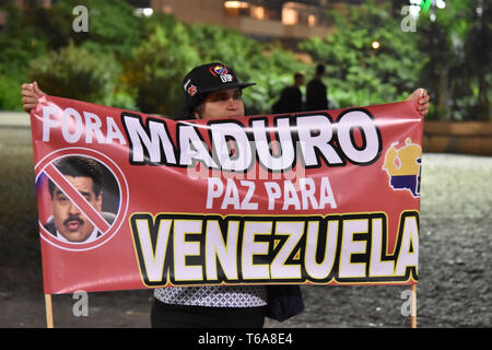 Sao Paulo, Brésil. Apr 30, 2019. Agir en soutien de Juan Guaidó, organisé par Vénézueliens vivant au Brésil, dans la nuit de ce mardi (30) à Av. Paulista, à São Paulo. (Photo : Roberto Casimiro/Fotoarena) Crédit : Foto Arena LTDA/Alamy Live News Banque D'Images