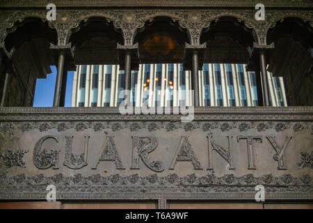 Détails extérieurs de la Guaranty Building, aussi connu sous le contrôle prudentiel, conçu en 1896 par Louis Sullivan Banque D'Images